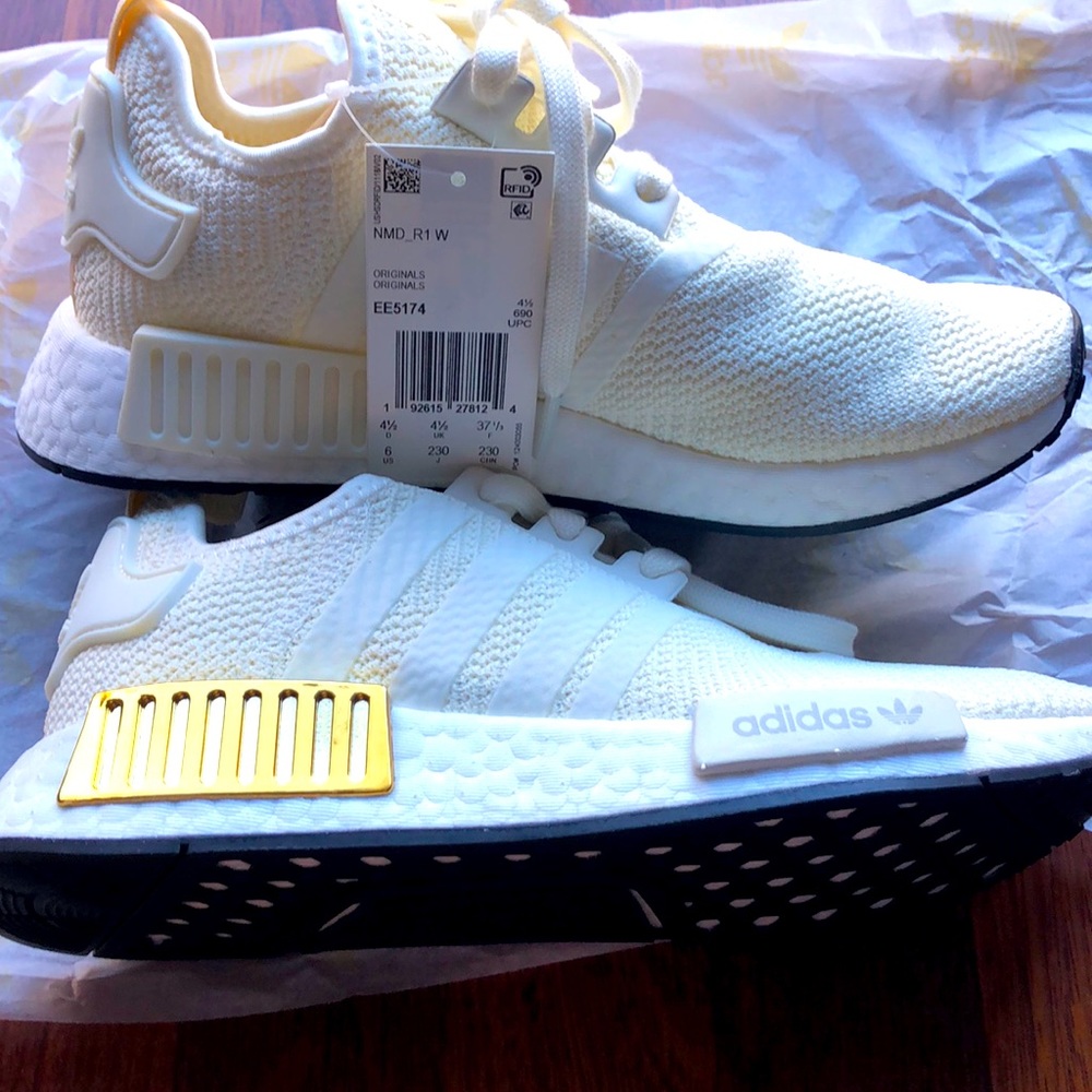 Women’s Adidas NMD_R1 SHOES